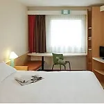 Ibis Vaugirard Porte De Versailles Parigi