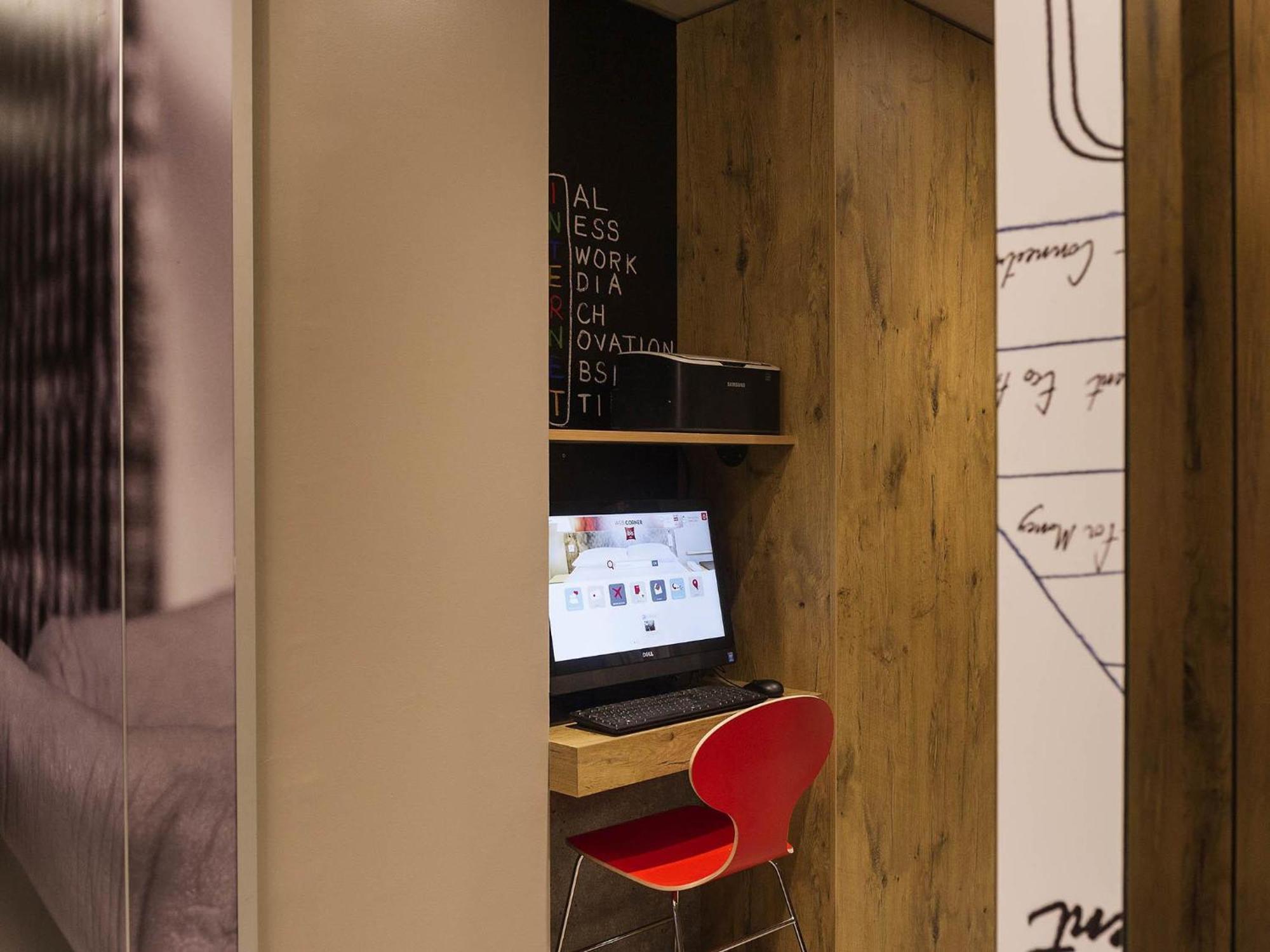 Hotel Ibis Vaugirard Porte De Versailles 3*