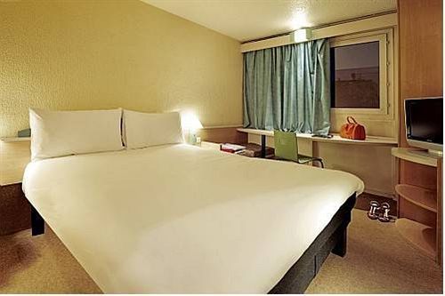 Ibis Vaugirard Porte De Versailles Paris