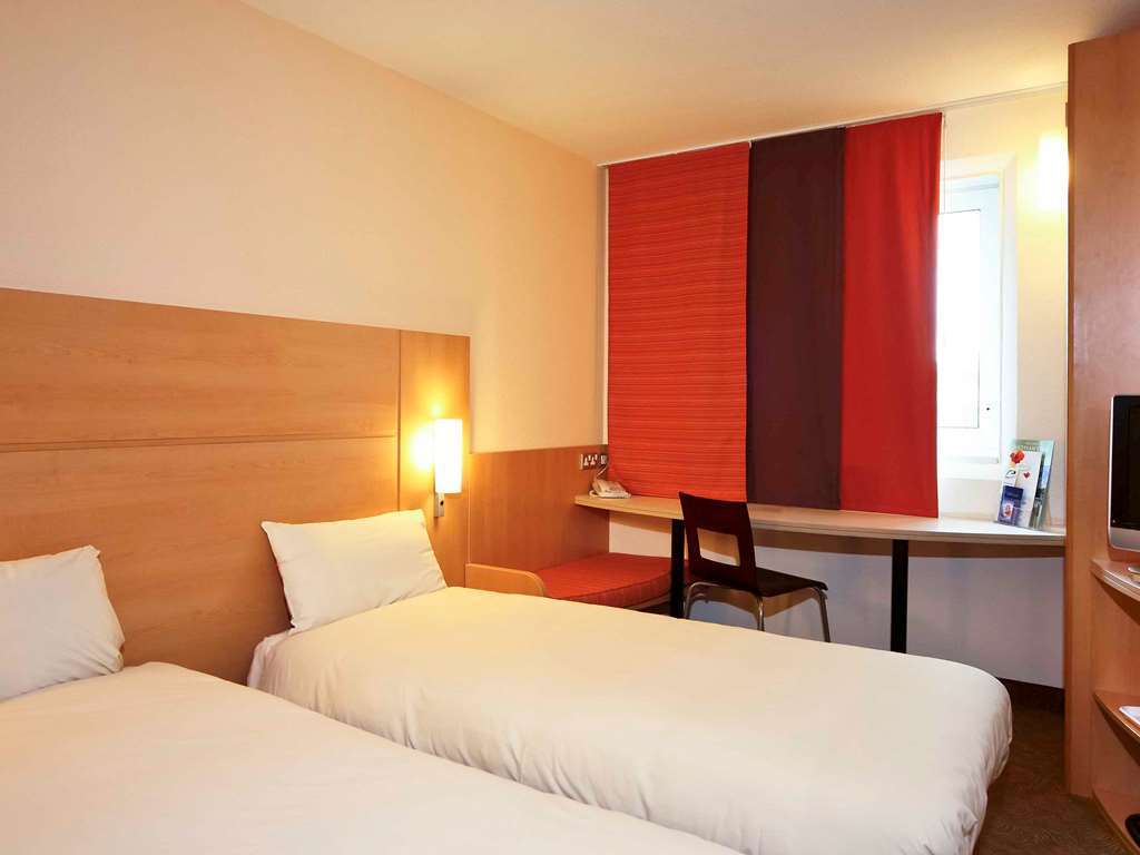 Hotel Ibis Vaugirard Porte De Versailles 3*